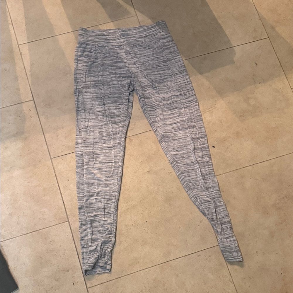 Gray Patterned Super Soft Jogger Leggings - LIKE NEW Size Small